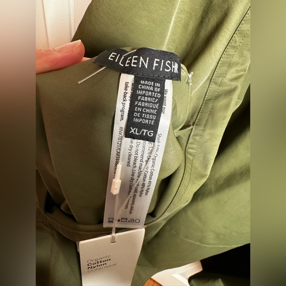 Eileen Fisher Black and green reversible Hooded Raincoat - Picture 5 of 10